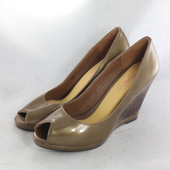 Donald J. Pliner Shoes - Donald J Pliner 'Habiki' Wedge Pump Shoes Sz 7 US Wmn